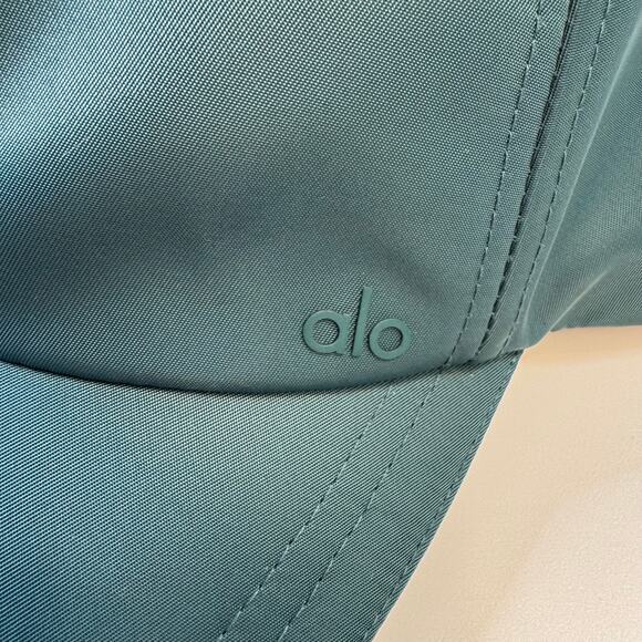 NWT ALO Satin Off-Duty Cap Hat Winter Ivy Green Limited Edition One Size - Picture 3 of 8